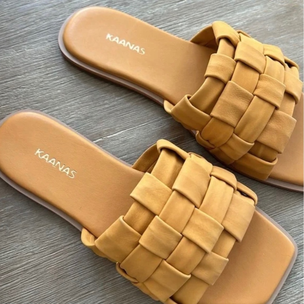 Brand New Kaanas Belinha Woven Mustard Candle Size 7